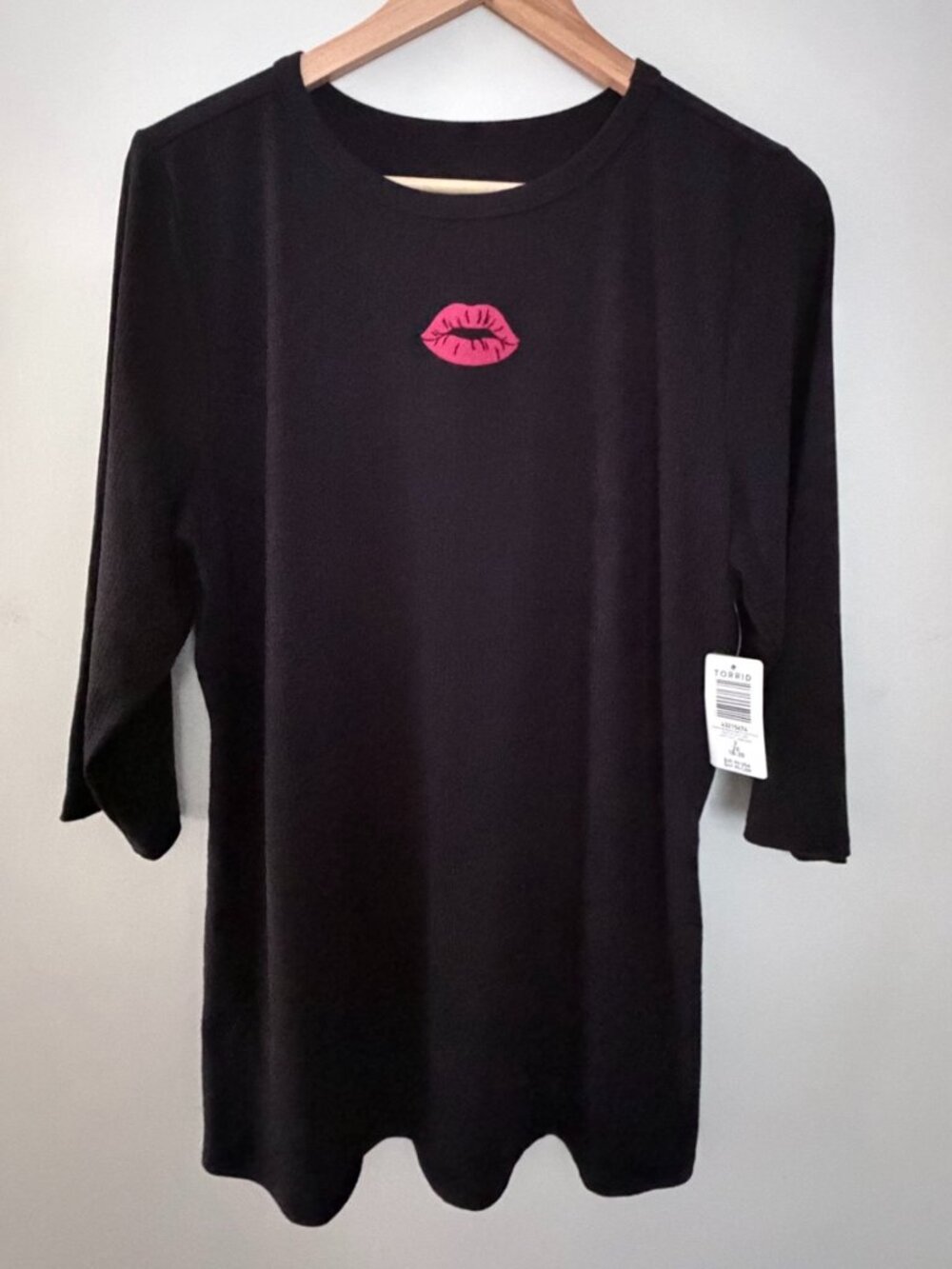 Torrid Super Soft Rib Black Lips 3/4 Sleeve Top Size 2 NWT